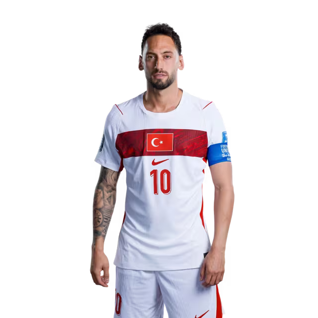 Türkiye A Milli Futbol Takımı 2026 FIFA Dünya Kupası Forması (Oyuncu Versiyonu ve Maç Versiyonu) – Orta Saha Oyuncuları: 5 Salih Özcan, 6 Orkun Kökçü, 10 Hakan Çalhanoğlu