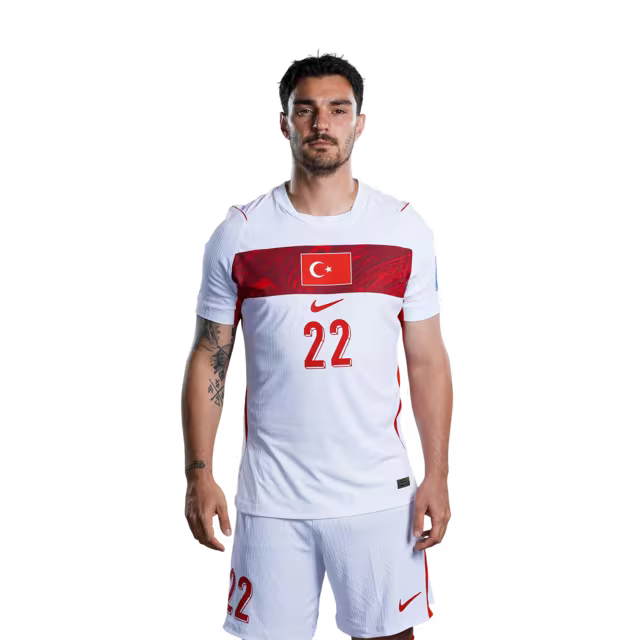 Türkiye Milli Futbol Takımı 2026 FIFA Dünya Kupası Forması (Oyuncu Versiyonu ve Maç Versiyonu) – Orta Saha Oyuncuları: 16 İsmail Yüksel, 22 Kaan Ayhan