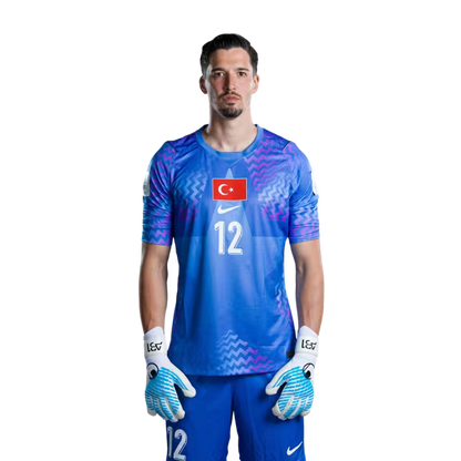 Türkiye 2026 Dünya Kupası Formaları - Oyuncu Versiyonu, Maç Versiyonu - Kaleciler: 1 Mert GÜNOK, 12 Altay BAYINDIR, 23 Uğurcan ÇAKIR