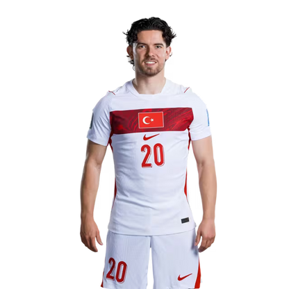 Türkiye 2026 Dünya Kupası Forması - Oyuncu Versiyonu - Maç Versiyonu - Defanslar: 18 Mert MULDUR, 20 Ferdi KADIOGLU, 25 Samet AKAYDIN