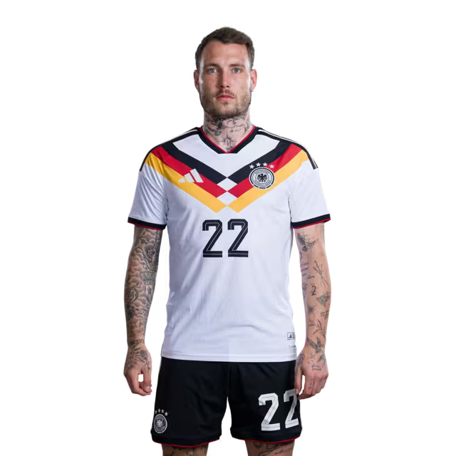 Trikot der deutschen Fußballnationalmannschaft für die Weltmeisterschaft 2026 (Spielerversion/Spielversion) – Verteidiger: Nr. 22 David RAUM, Nr. 24 Malick THIAW