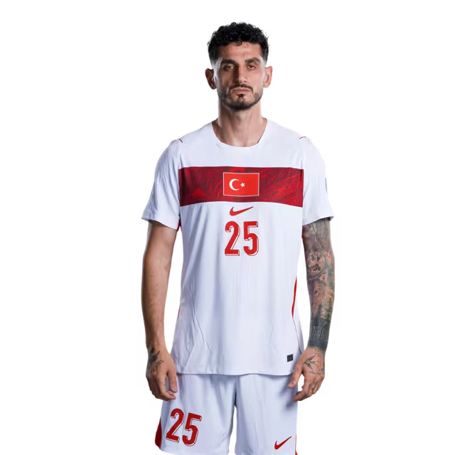Türkiye 2026 Dünya Kupası Forması - Oyuncu Versiyonu - Maç Versiyonu - Defanslar: 18 Mert MULDUR, 20 Ferdi KADIOGLU, 25 Samet AKAYDIN