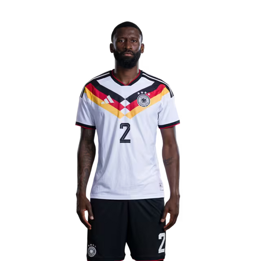 Trikot der deutschen Fußballnationalmannschaft für die Weltmeisterschaft 2026 (Spielerversion/Spielversion) — Verteidiger: Nr. 2 Antonio Rüdiger, Nr. 3 Waldemar Anton, Nr. 4 Jonathan Tah