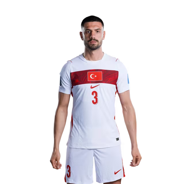 Türkiye 2026 Dünya Kupası Forması - Oyuncu Versiyonu - Maç Versiyonu - Defans: 2 Nihad MUJAKIĆ, 3 Merih DEMIRAL, 4 Çağlar SOYUNCU