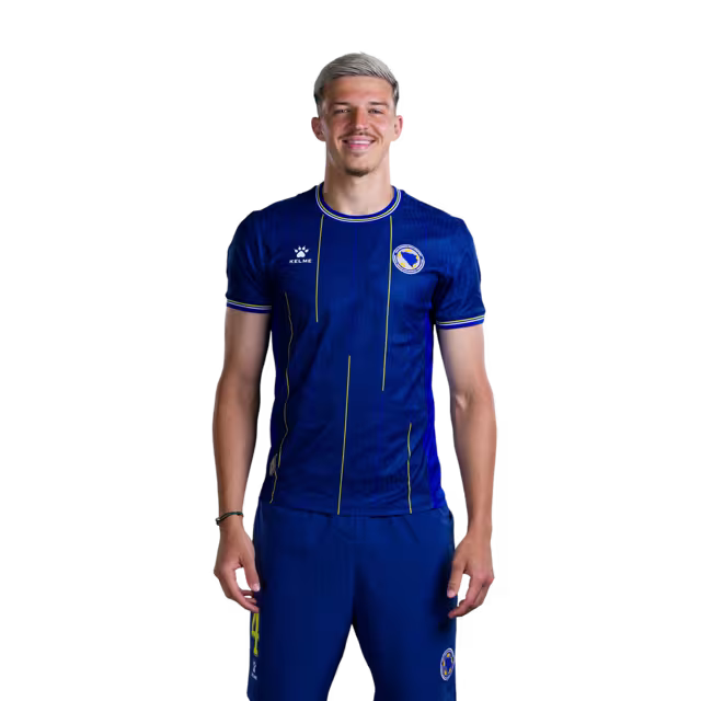 Bosnia and Herzegovina 2026 World Cup Jersey – Player Version – Match Version – Defenders: No. 2 Nihad MUJAKIĆ, No. 3 Dennis HADŽIKADUNIĆ, No. 4 Tarik MUHAREMOVIĆ / Odbrambeni igrači: Br. 2 Nihad MUJAKIĆ, Br. 3 Dennis HADŽIKADUNIĆ, Br. 4 Tarik MUHAREMOVIĆ