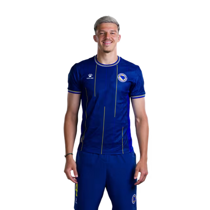 Bosnia and Herzegovina 2026 World Cup Jersey – Player Version – Match Version – Defenders: No. 2 Nihad MUJAKIĆ, No. 3 Dennis HADŽIKADUNIĆ, No. 4 Tarik MUHAREMOVIĆ / Odbrambeni igrači: Br. 2 Nihad MUJAKIĆ, Br. 3 Dennis HADŽIKADUNIĆ, Br. 4 Tarik MUHAREMOVIĆ