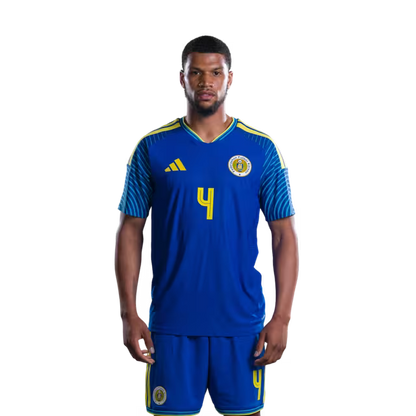 2026 World Cup Curaçao national football team jerseys (player/match version) — Defenders: No. 2 Shrandy Sambo, No. 3 Julien Gary, and No. 4 Rochon Van Eijma/Defensornan: No. 2 Shrandy Sambo, No. 3 Julien Gari, i No. 4 Rochon Van Eijma.