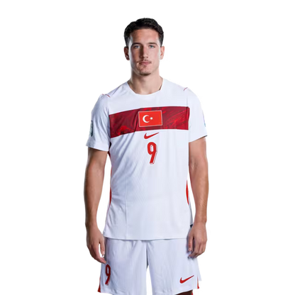 Türkiye 2026 Dünya Kupası Forması - Oyuncu Versiyonu - Forvetler: No. 7 Kerem AKTÜRKOĞLU, No. 8 Arda GÜLER, No. 9 Deniz GÜL