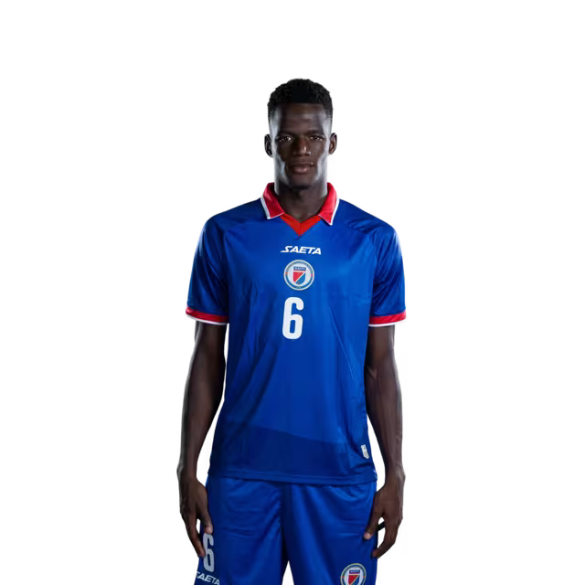 Mayo foutbòl koup di mond Ayiti 2026 vèsyon jwè vèsyon match la - Milye teren No.6 Carl SAINTE, No.10 Jean-Ricner Bellegarde, No.17 Danley JEAN JACQUES