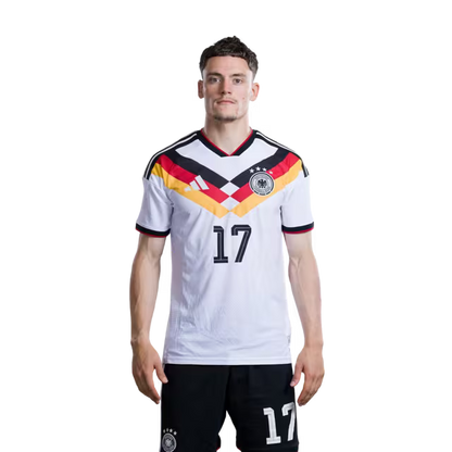 Trikot der deutschen Fußballnationalmannschaft für die Weltmeisterschaft 2026 (Spielerversion/Spielversion) — Mittelfeldspieler: Nr. 17 Florian Wirtz, Nr. 19 Leroy Sane, Nr. 20 Nadiem Amiri