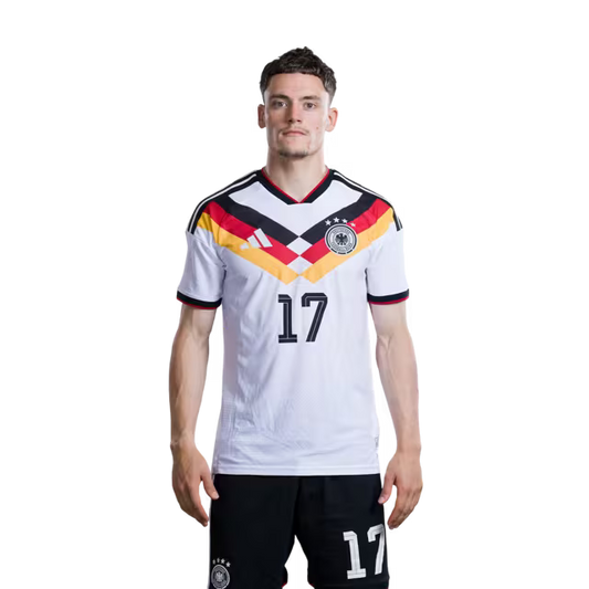 Trikot der deutschen Fußballnationalmannschaft für die Weltmeisterschaft 2026 (Spielerversion/Spielversion) — Mittelfeldspieler: Nr. 17 Florian Wirtz, Nr. 19 Leroy Sane, Nr. 20 Nadiem Amiri