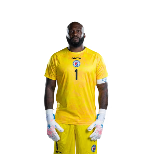 Mayo foutbòl koup di mond Ayiti 2026 vèsyon jwè vèsyon match - Gadyen nimewo 1 Johny Placide, nimewo 12 Alexandre PIERRE, nimewo 23 Josue DUVERGER